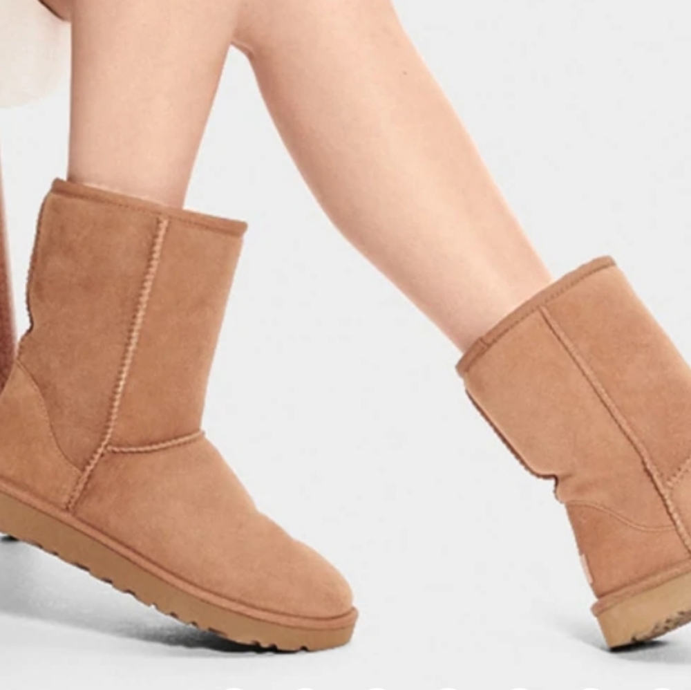UGG womans boot in size 7,7.5,9